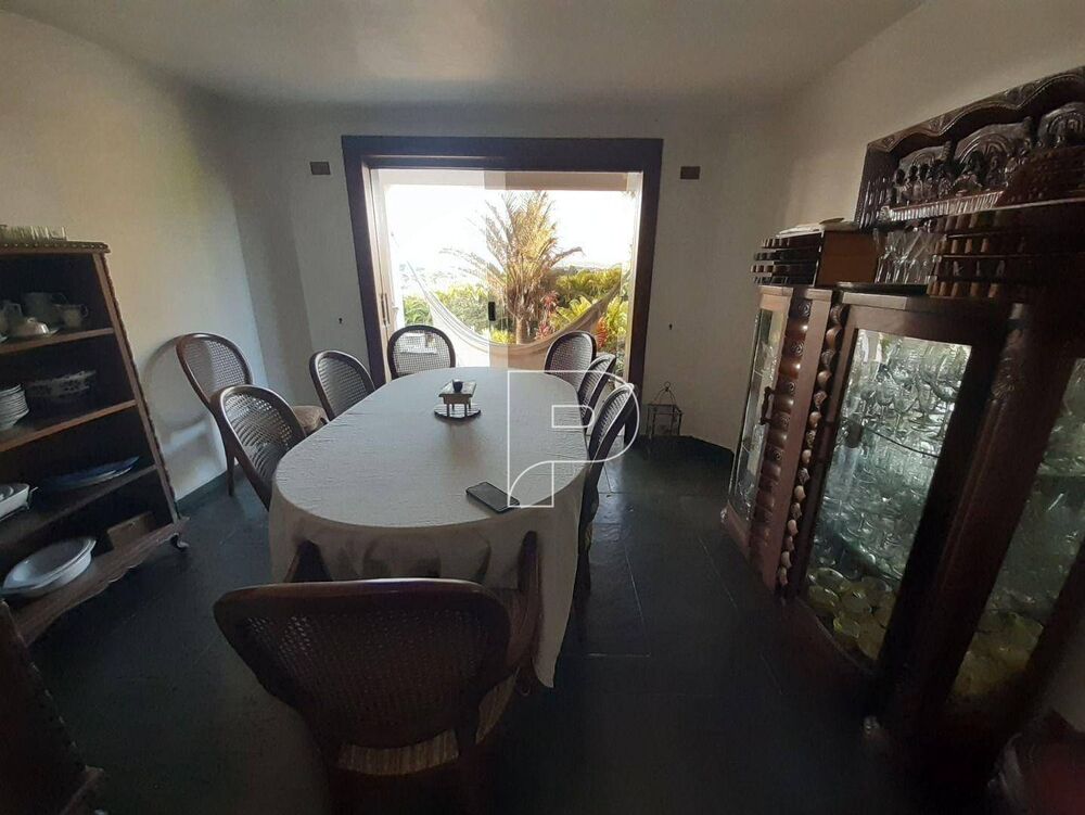 Casa à venda e aluguel com 5 quartos, 600m² - Foto 2