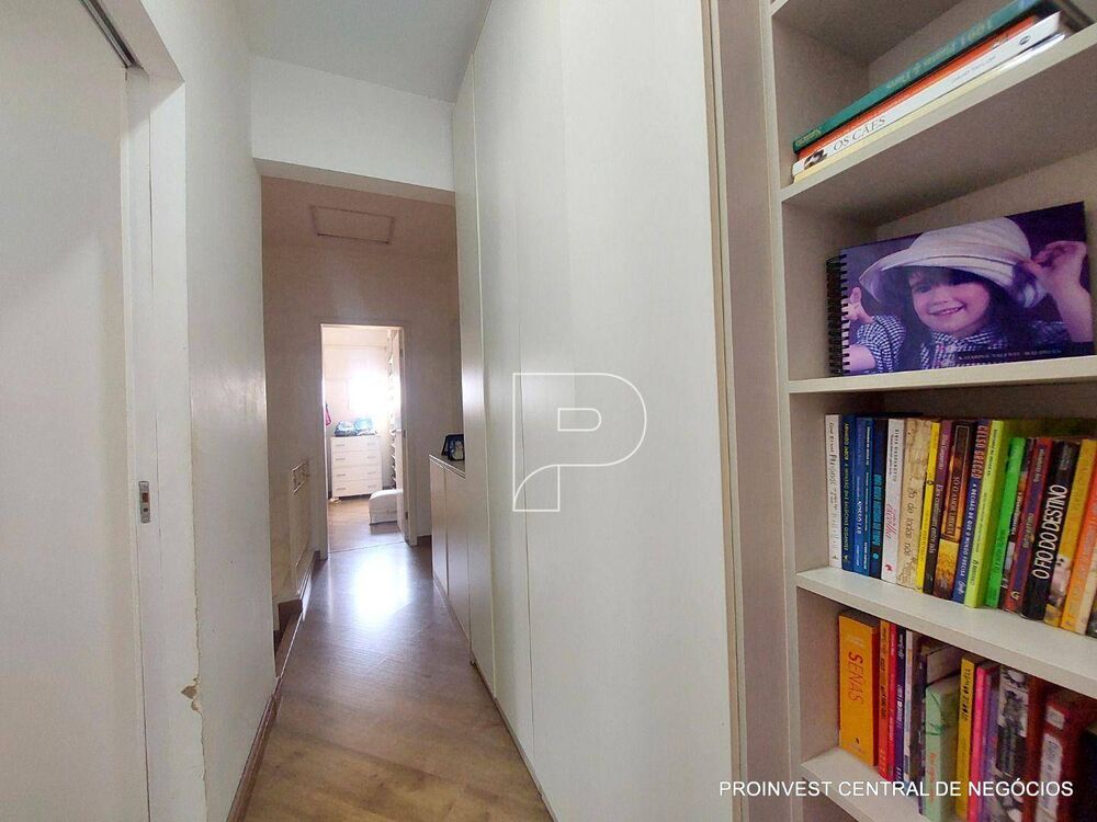 Casa de Condomínio à venda com 4 quartos, 297m² - Foto 3