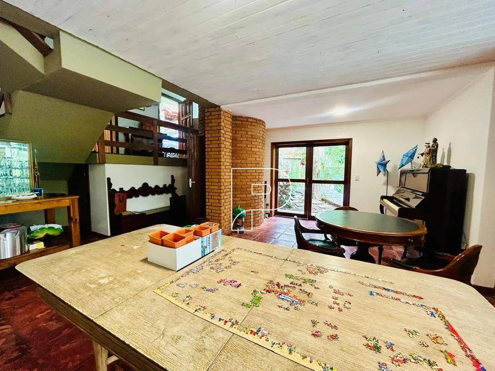 Casa, 5 quartos, 312 m² - Foto 1