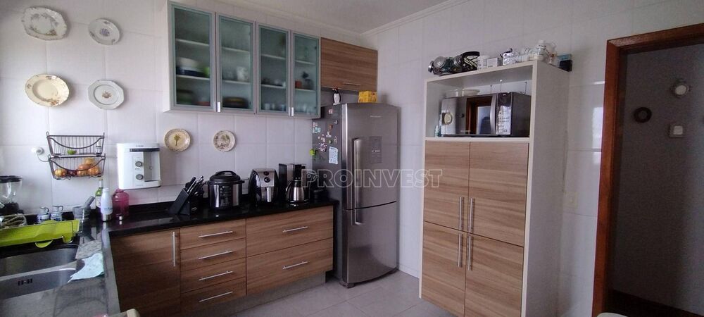 Casa à venda com 3 quartos, 239m² - Foto 2