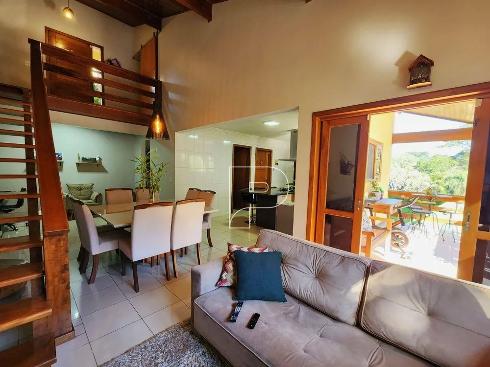 Casa, 3 quartos, 219 m² - Foto 1
