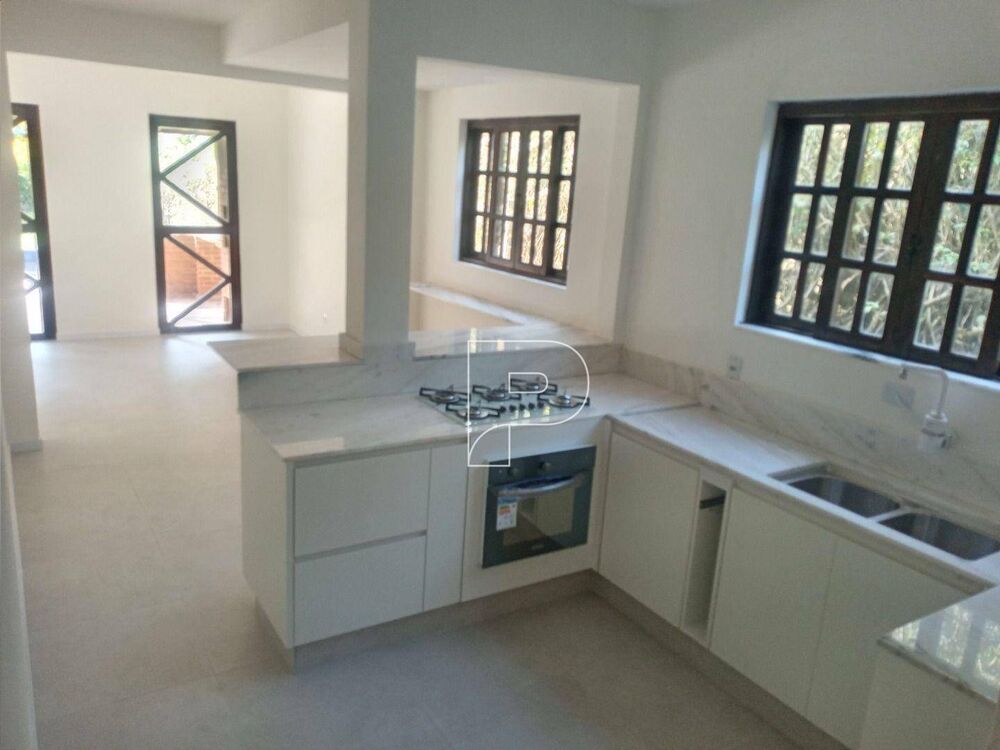 Casa de Condomínio para alugar com 4 quartos, 260m² - Foto 1