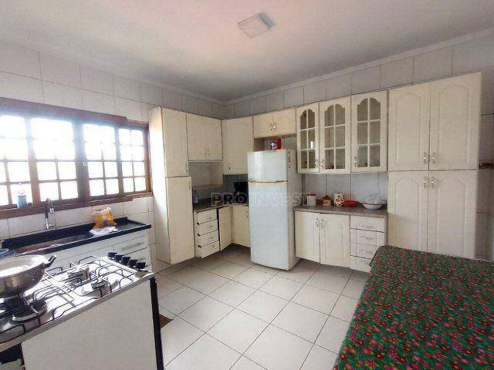 Casa à venda com 4 quartos, 190m² - Foto 1