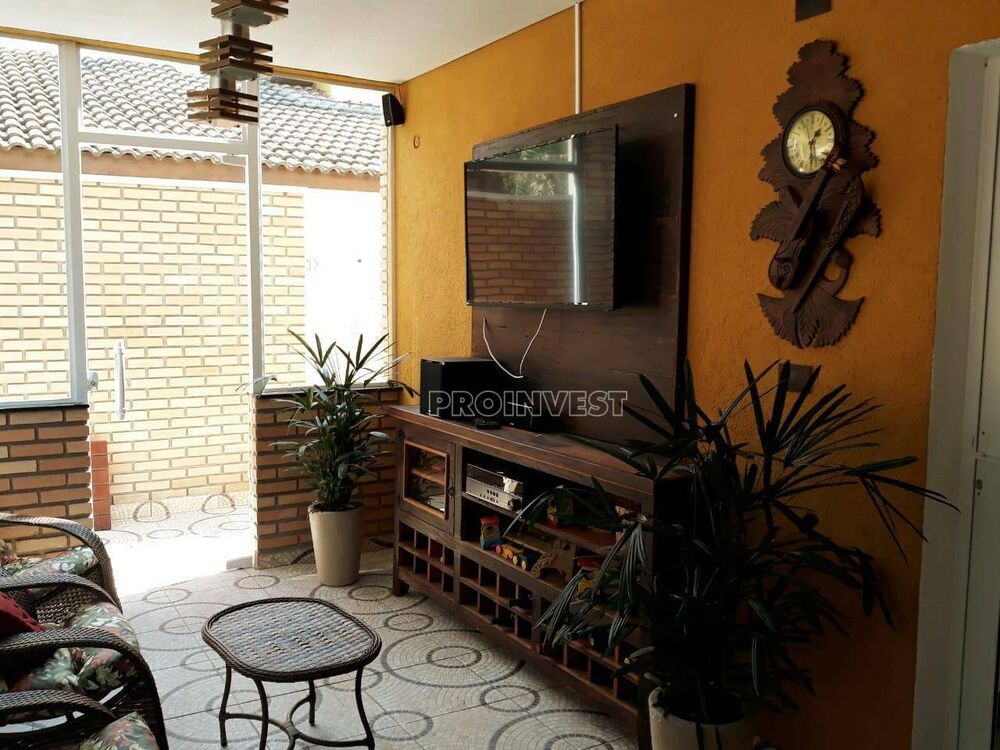 Casa de Condomínio à venda com 3 quartos, 250m² - Foto 1