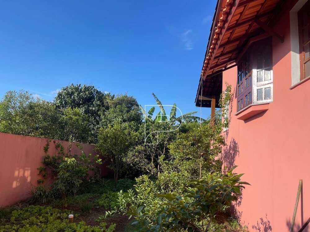 Casa de Condomínio à venda com 4 quartos, 297m² - Foto 1