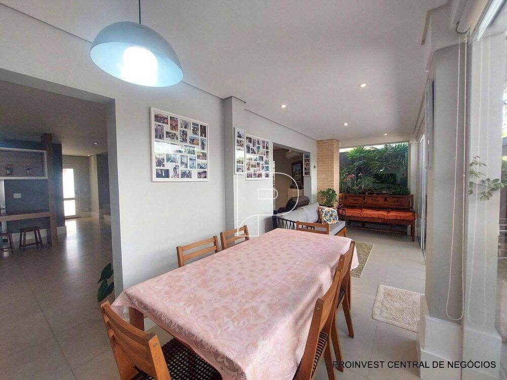 Casa de Condomínio à venda com 4 quartos, 245m² - Foto 2