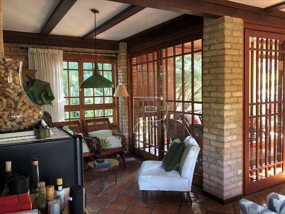 Casa de Condomínio à venda com 4 quartos, 450m² - Foto 2