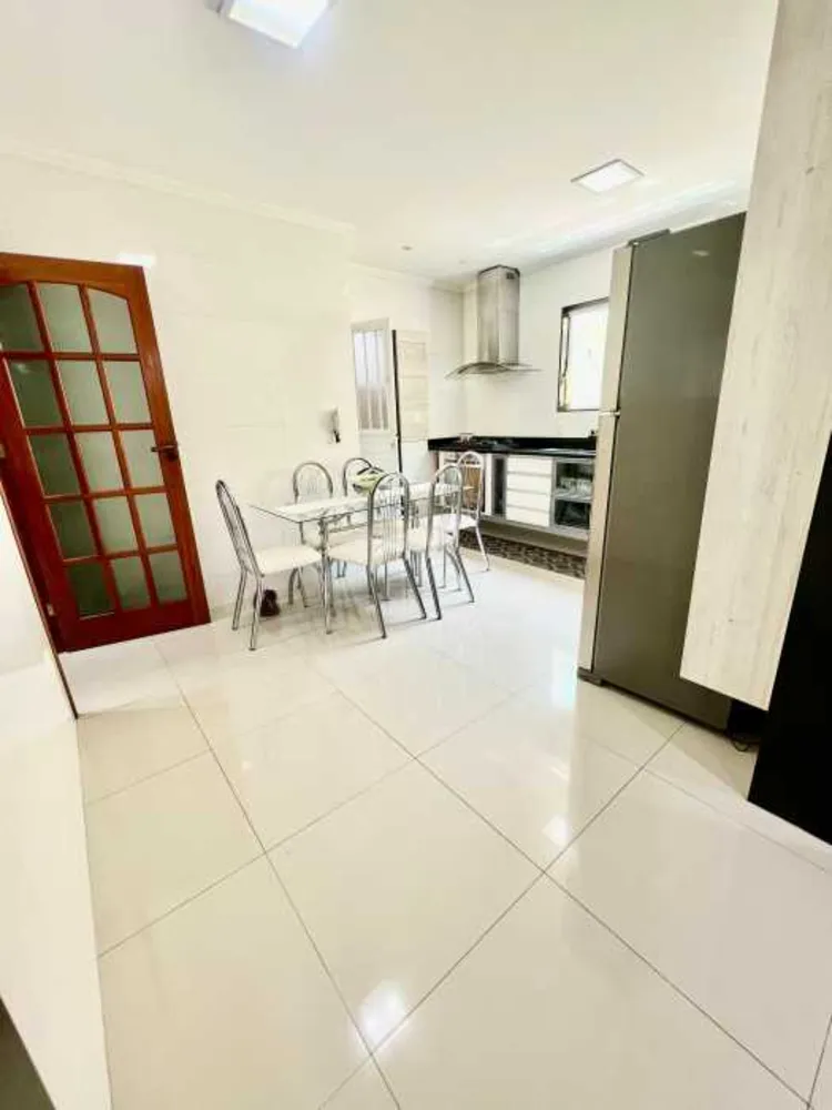 Casa, 3 quartos, 242 m² - Foto 8