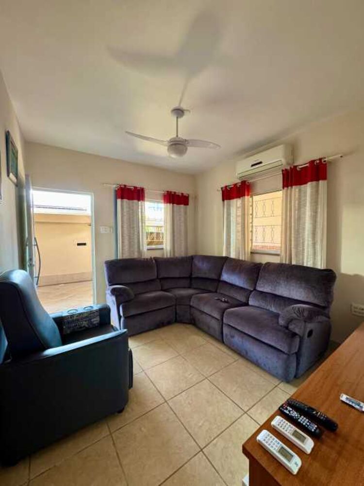 Casa à venda com 3 quartos, 100m² - Foto 2
