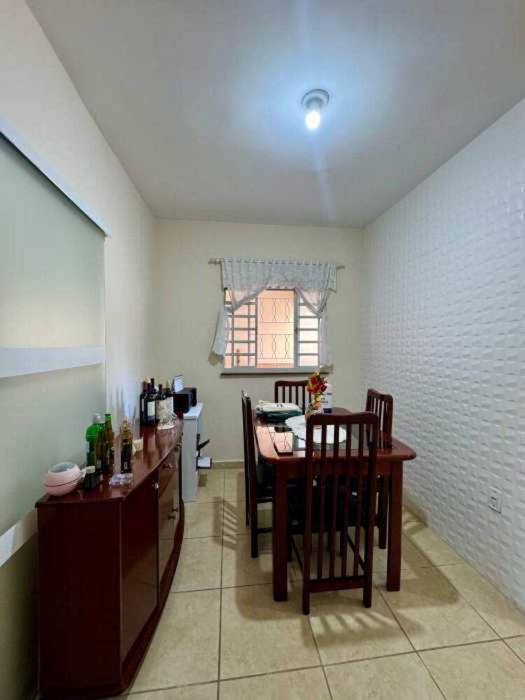 Casa à venda com 3 quartos, 100m² - Foto 4