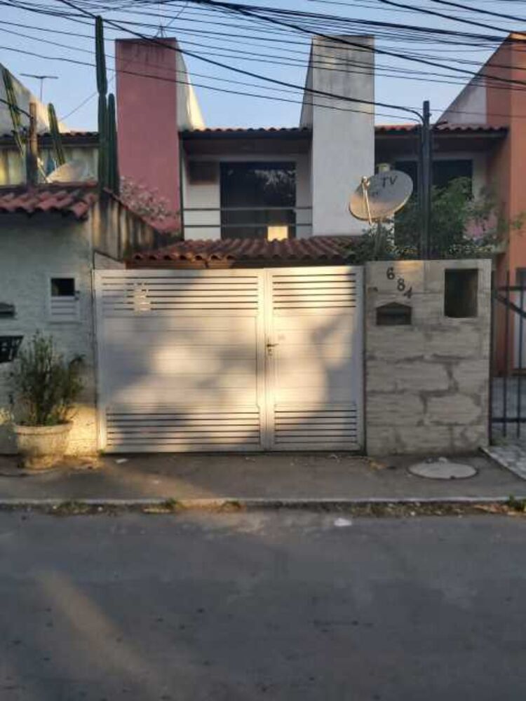 Casa à venda com 2 quartos, 69m² - Foto 1