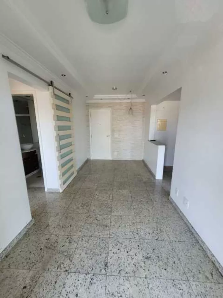 Apartamento à venda com 2 quartos, 62m² - Foto 2