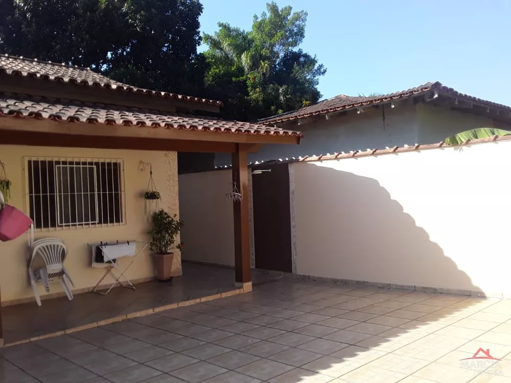 Casa à venda com 3 quartos, 180m² - Foto 1