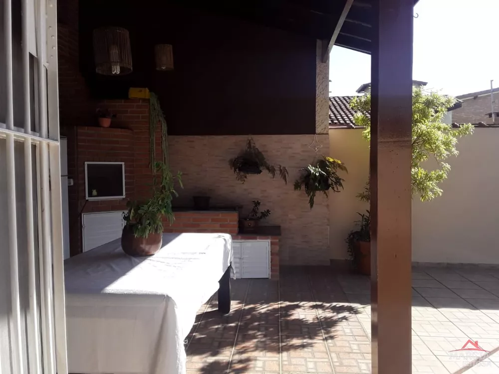 Casa à venda com 3 quartos, 180m² - Foto 4