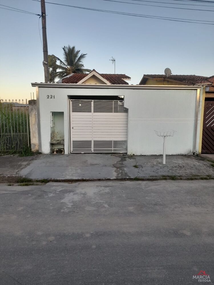 Casa à venda com 2 quartos, 200m² - Foto 1