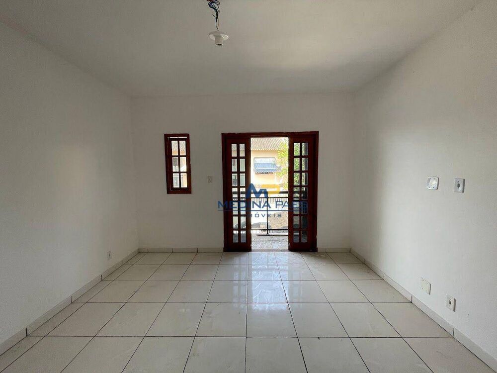 Casa à venda com 2 quartos, 95m² - Foto 8