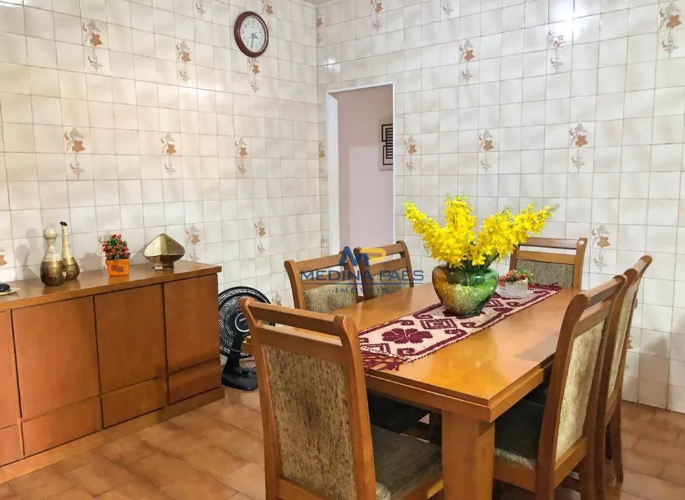 Casa, 4 quartos, 220 m² - Foto 1