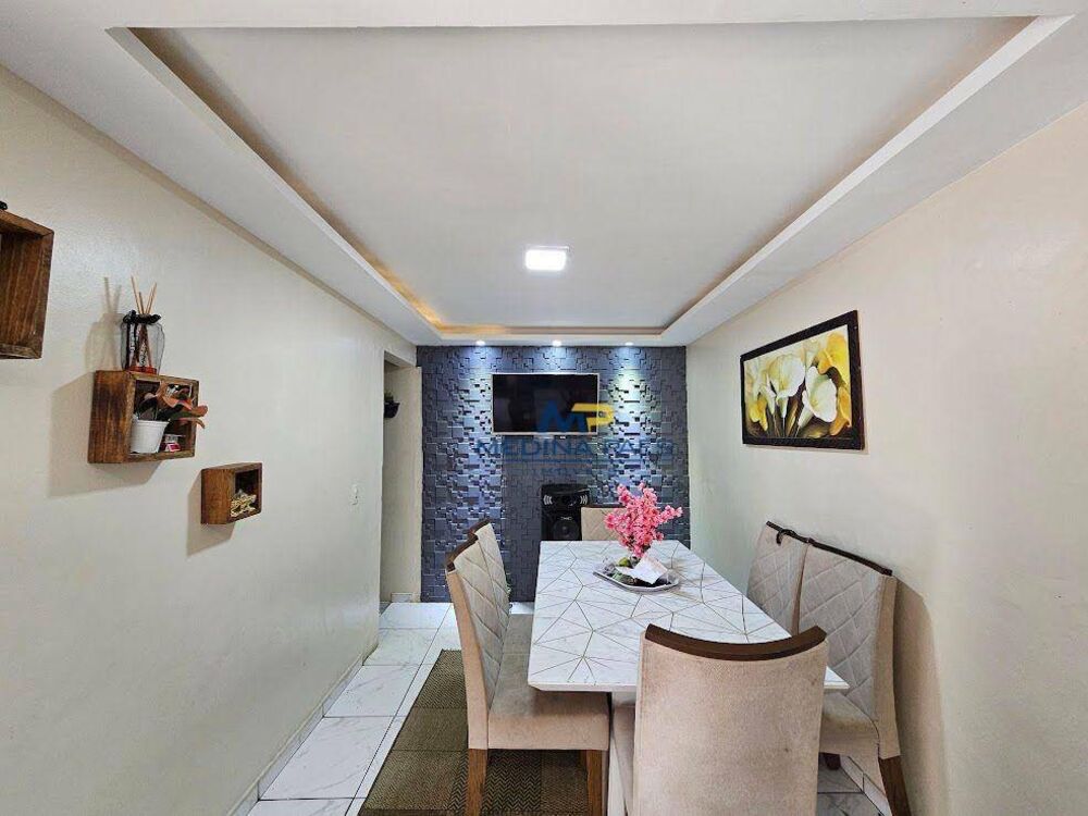 Casa à venda com 3 quartos, 70m² - Foto 1