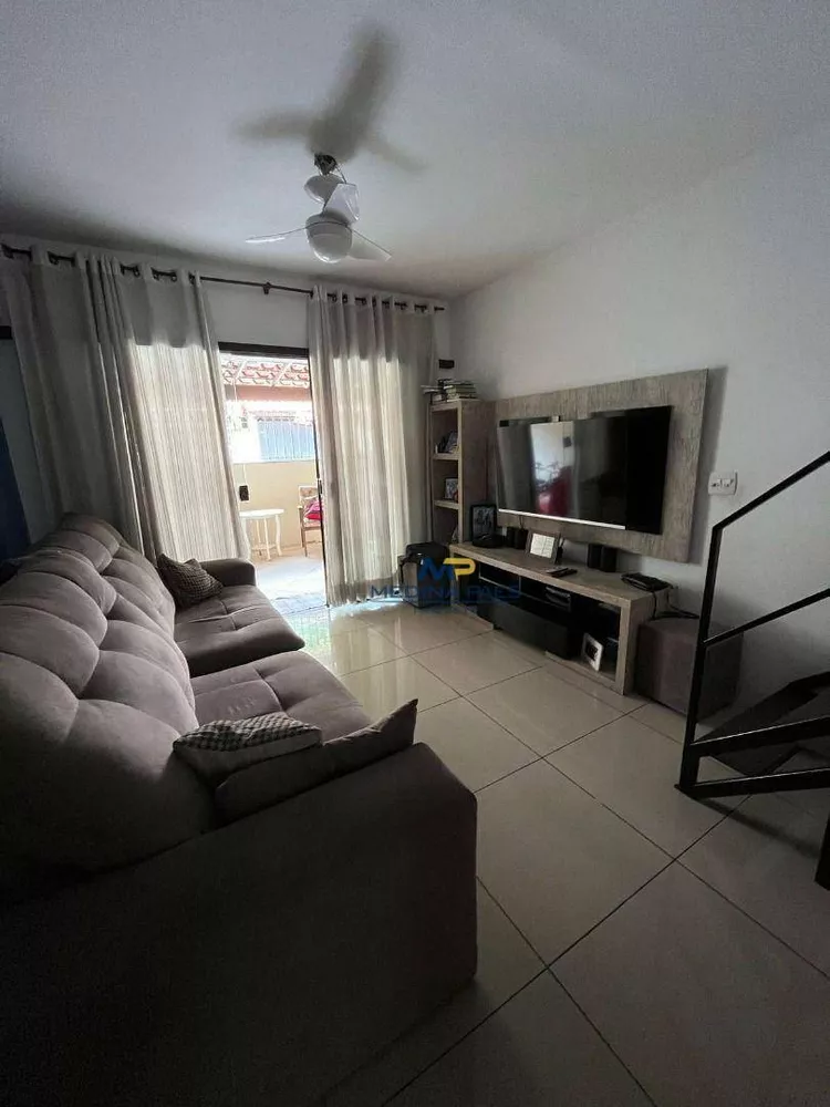 Casa, 3 quartos, 132 m² - Foto 2