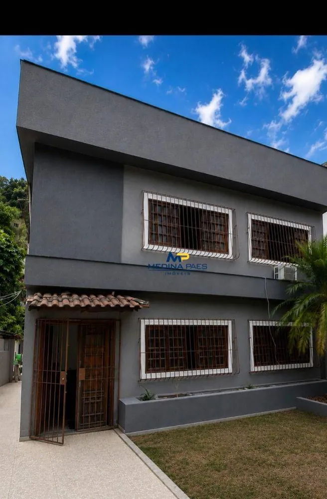 Casa, 5 quartos, 240 m² - Foto 1