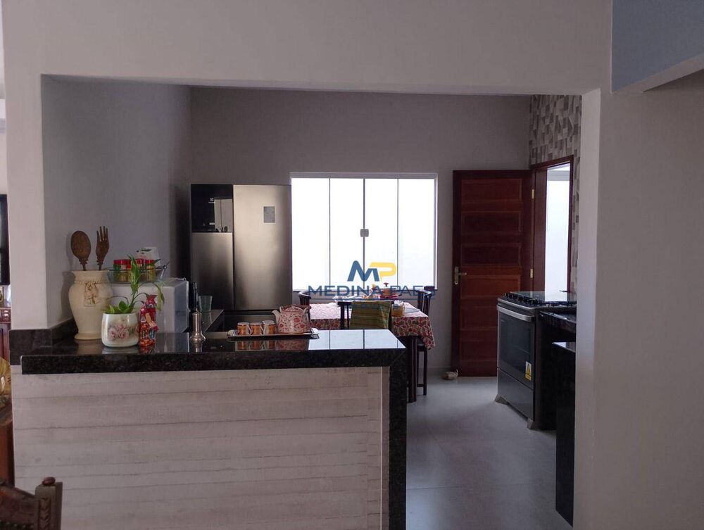Casa à venda com 3 quartos, 180m² - Foto 2