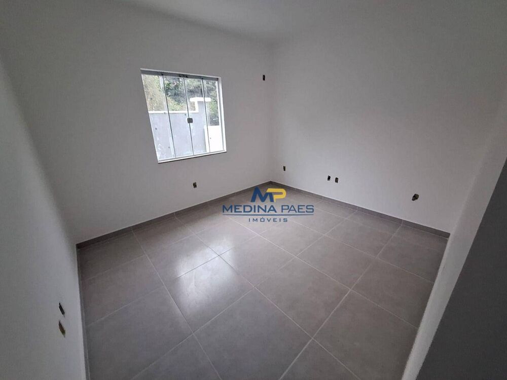 Casa à venda com 2 quartos, 70m² - Foto 2