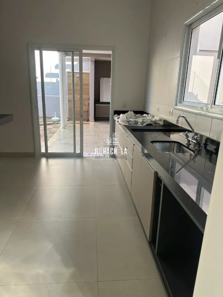 Casa à venda e aluguel com 3 quartos, 278m² - Foto 3