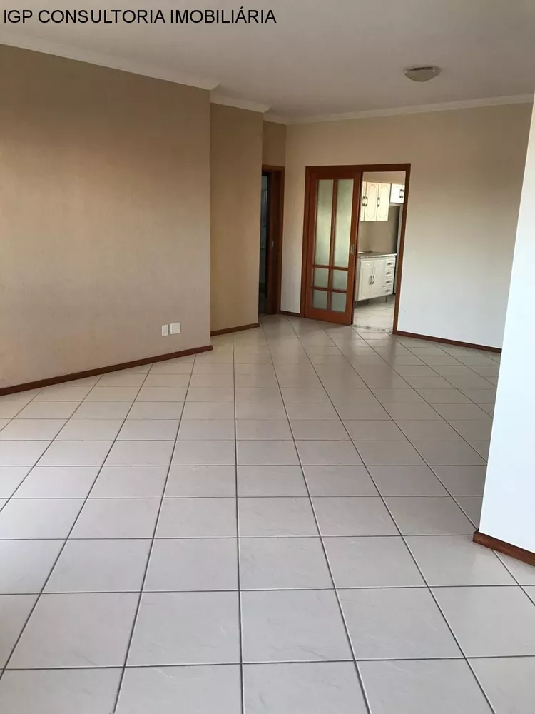 Apartamento à venda com 3 quartos, 157m² - Foto 4