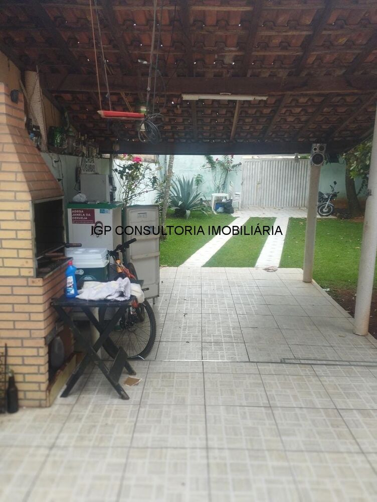 Casa à venda com 3 quartos, 250m² - Foto 1