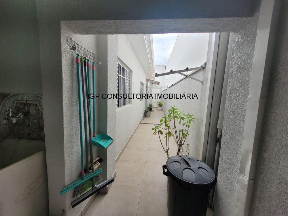 Casa à venda com 2 quartos, 150m² - Foto 1