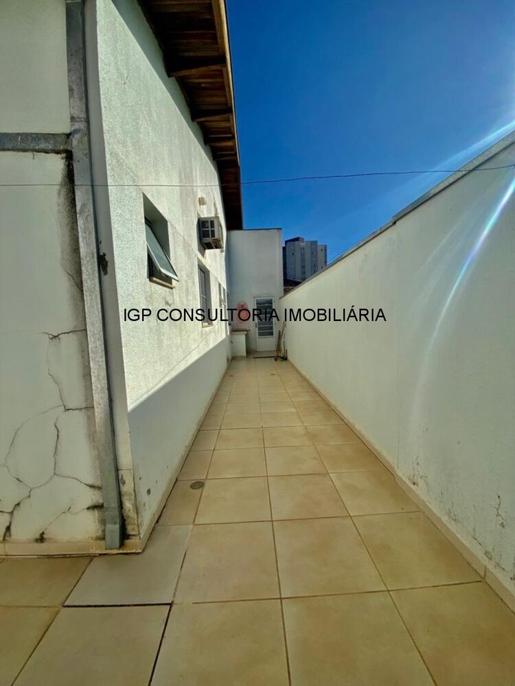 Casa à venda com 3 quartos, 146m² - Foto 1