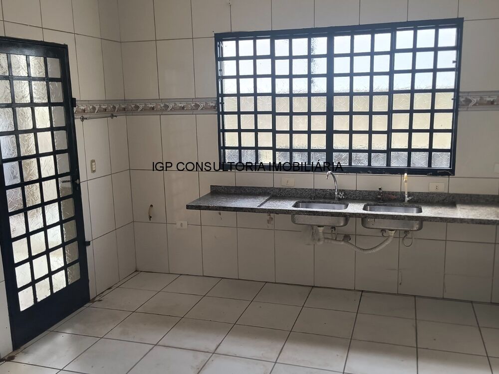 Casa, 4 quartos, 229 m² - Foto 1