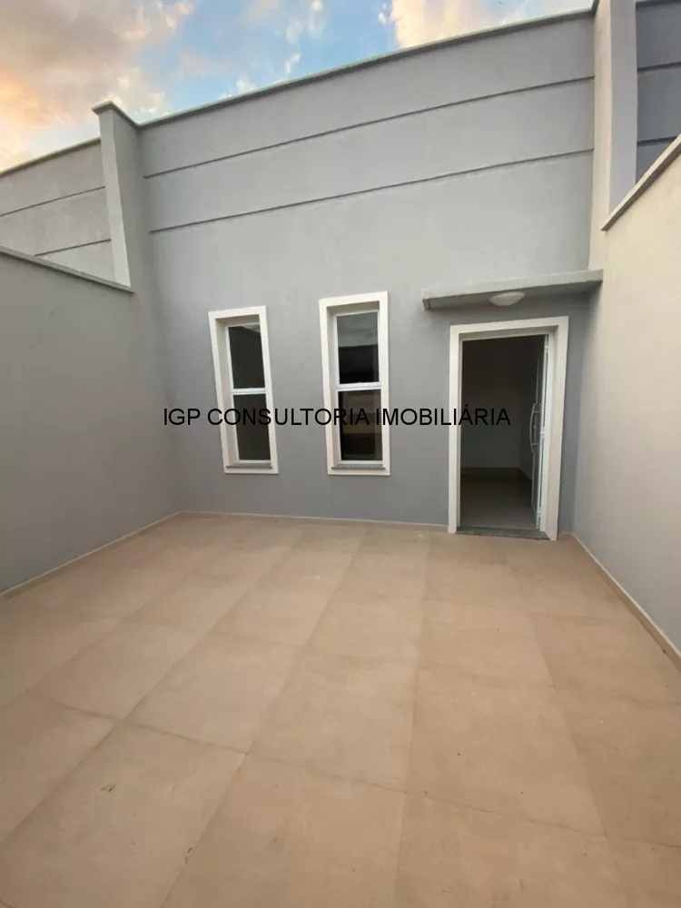 Casa à venda com 2 quartos, 100m² - Foto 1