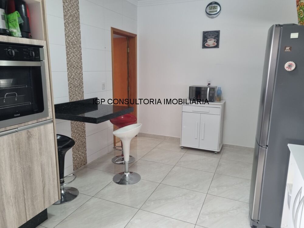 Casa à venda com 3 quartos, 150m² - Foto 2