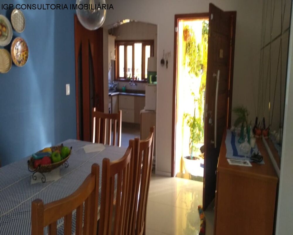 Casa, 3 quartos, 222 m² - Foto 1