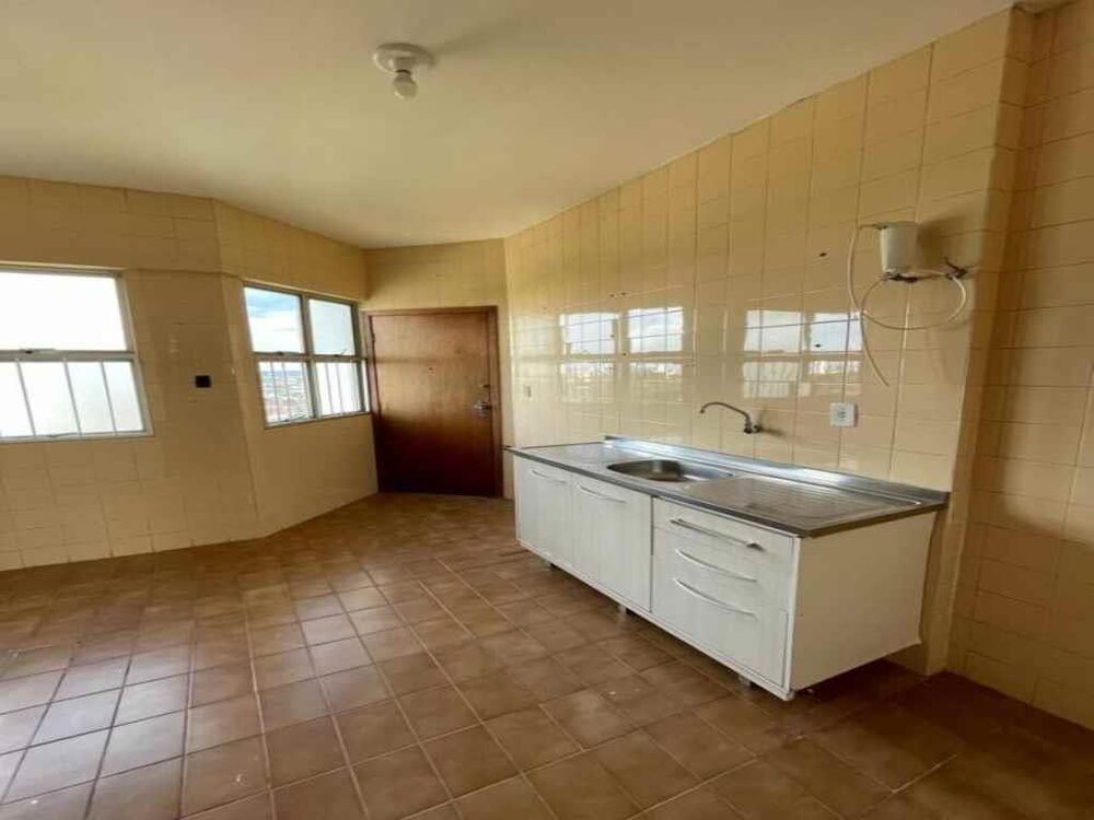 Apartamento à venda com 3 quartos, 95m² - Foto 3