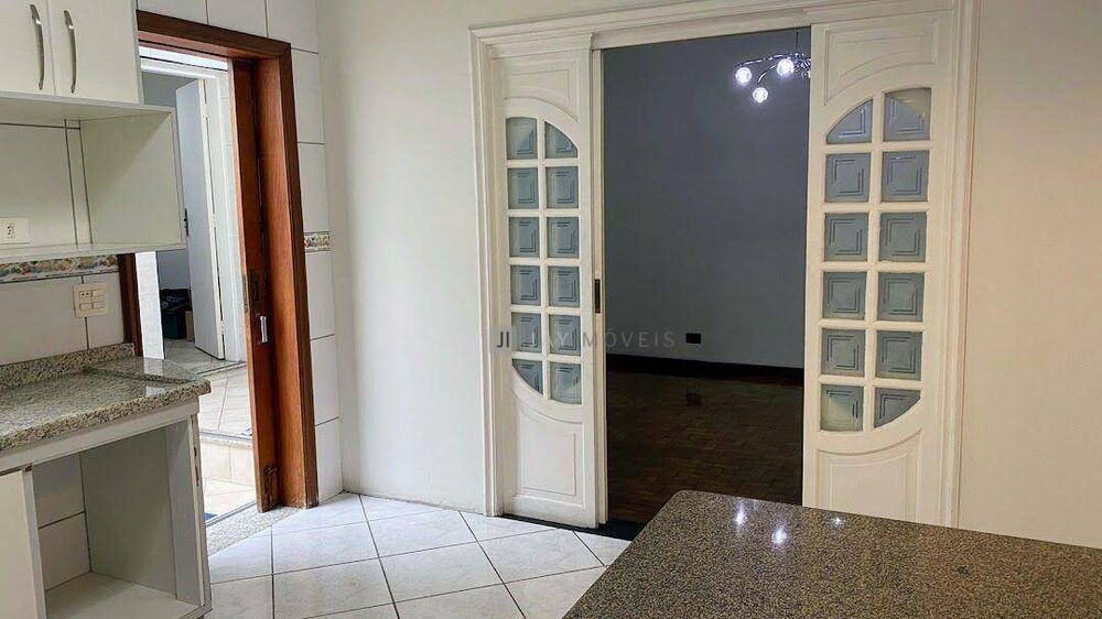 Casa, 3 quartos, 216 m² - Foto 1