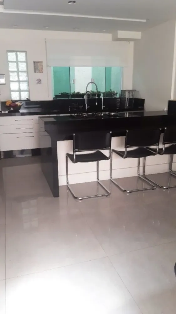 Casa, 4 quartos, 340 m² - Foto 1