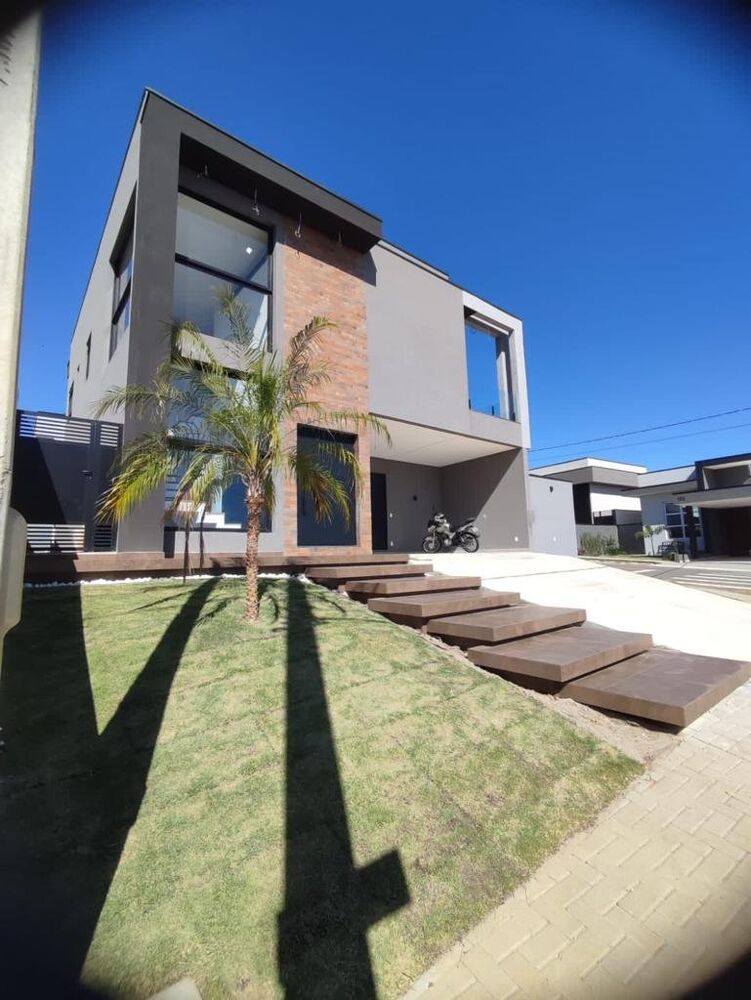 Sobrado à venda com 4 quartos, 210m² - Foto 1