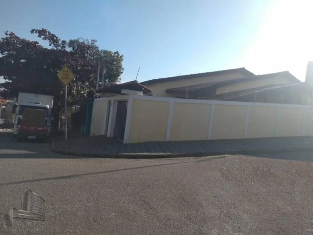 Casa, 4 quartos, 195 m² - Foto 2