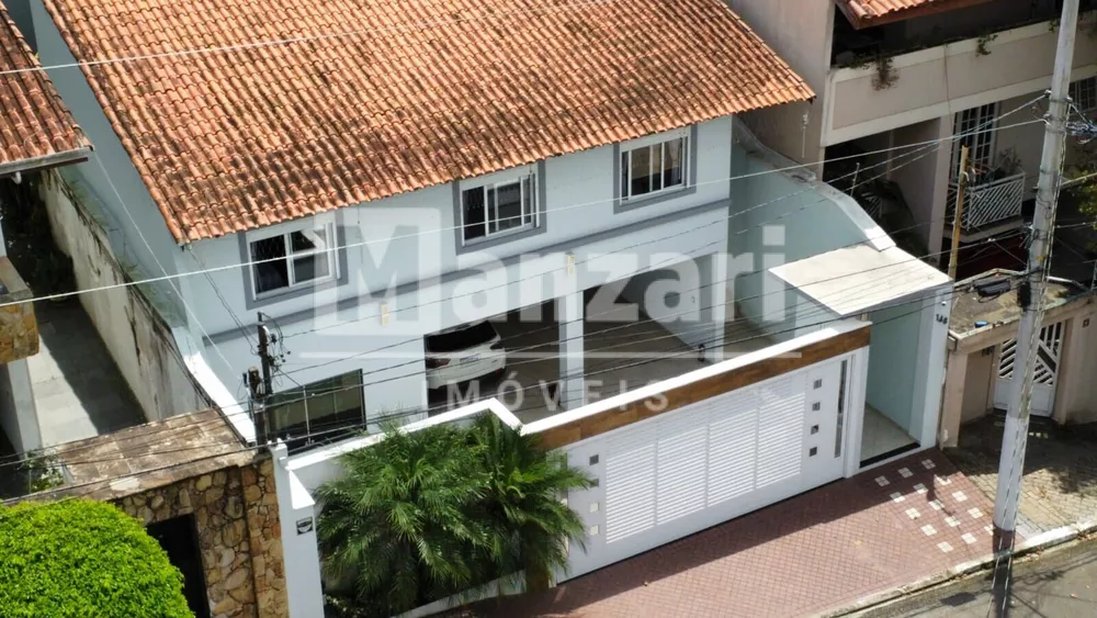 Casa à venda com 3 quartos, 250m² - Foto 1