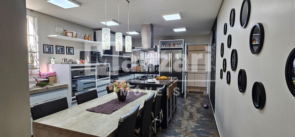 Sobrado, 3 quartos, 376 m² - Foto 1