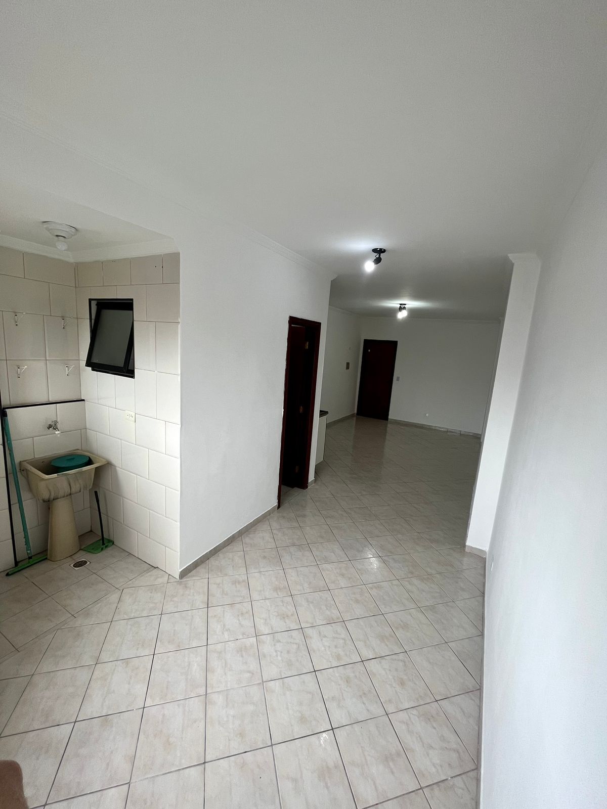 Apartamento à venda com 1 quarto, 39m² - Foto 2