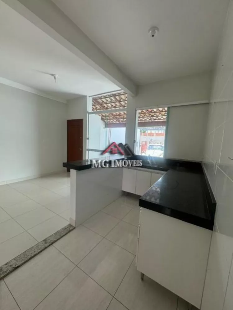 Casa à venda com 3 quartos, 125m² - Foto 1