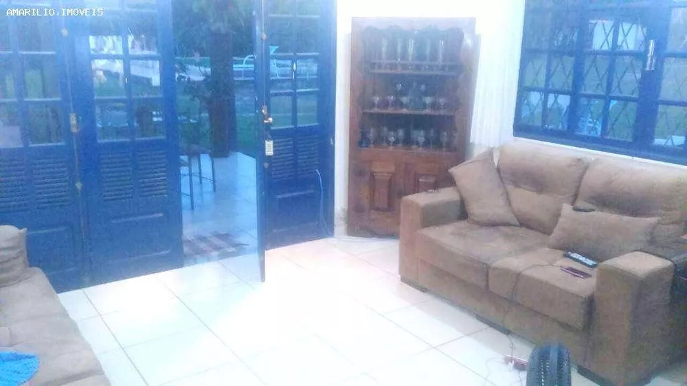 Chácara à venda com 3 quartos, 300m² - Foto 3