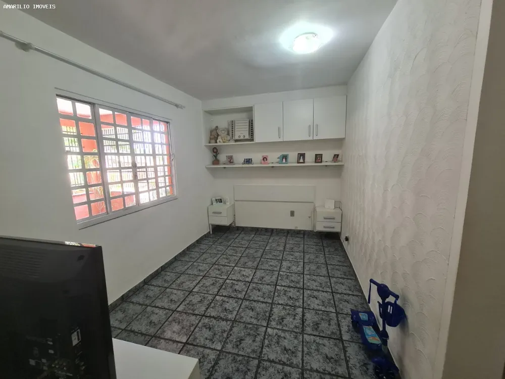 Casa, 3 quartos, 230 m² - Foto 3