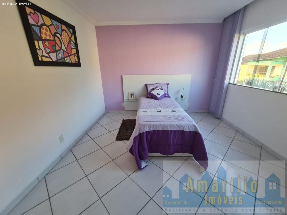 Casa à venda com 3 quartos, 199m² - Foto 2
