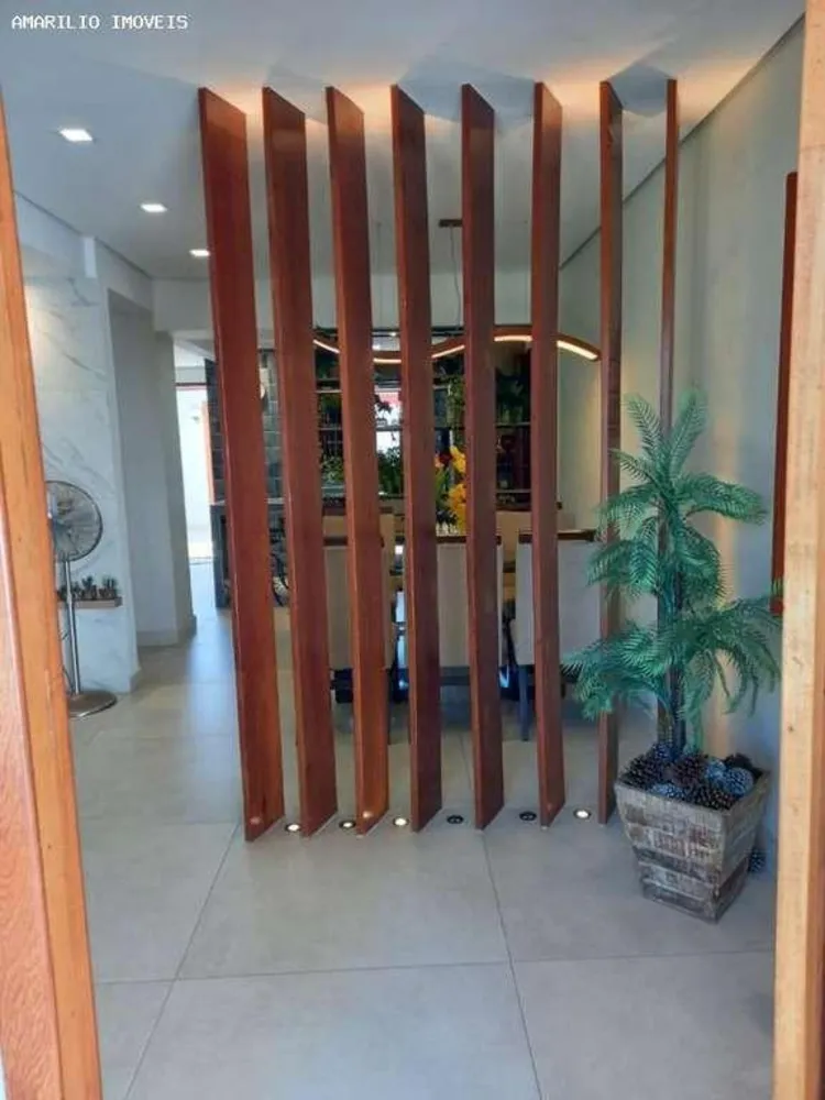 Casa, 3 quartos, 217 m² - Foto 1