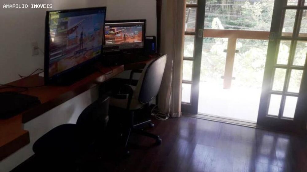 Casa, 6 quartos, 250 m² - Foto 1