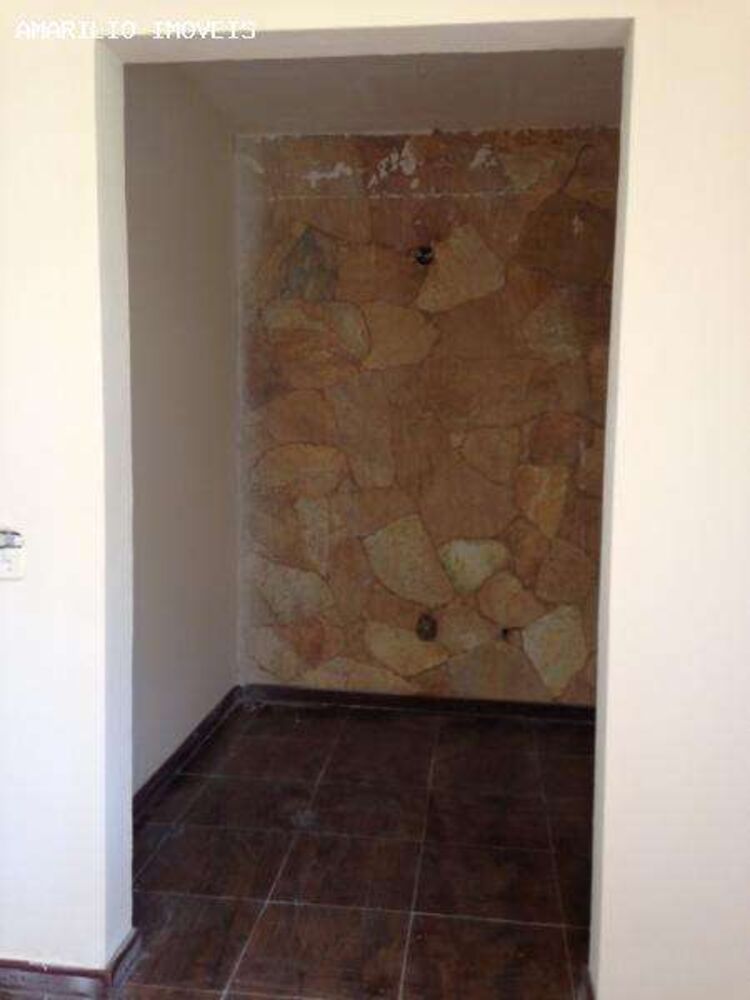 Casa à venda com 4 quartos, 285m² - Foto 2